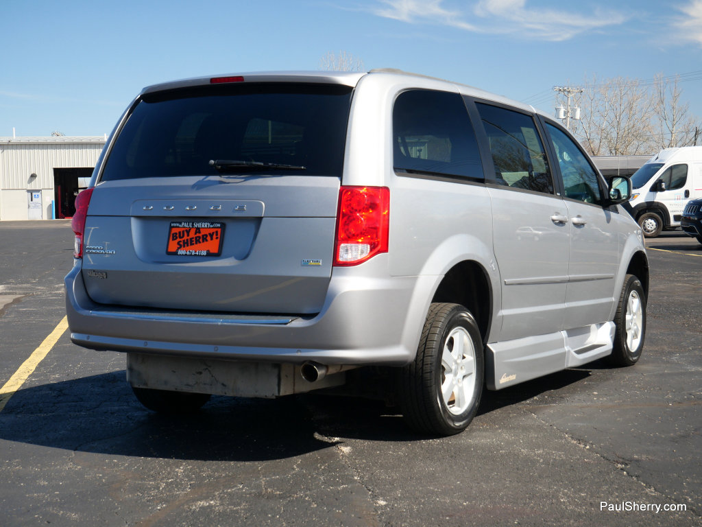 Used 2013 Dodge Grand Caravan SXT w/ Rear Park Assist Pkg FWD image 21