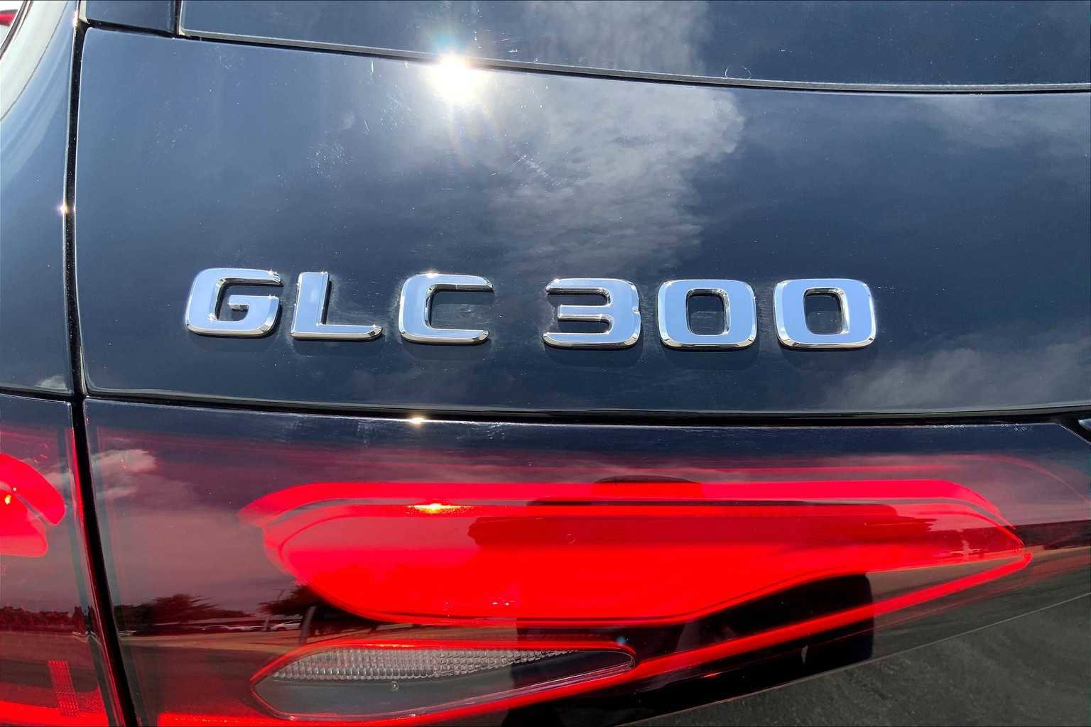 Used 2025 Mercedes-Benz GLC 300 image 7