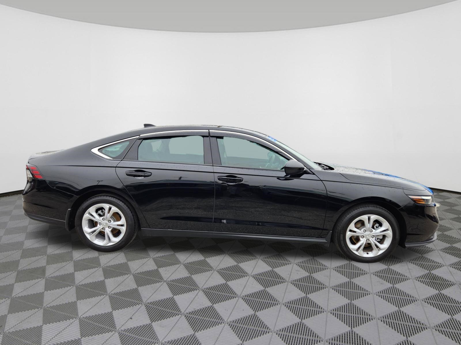 Certified 2025 Honda Accord LX image 6