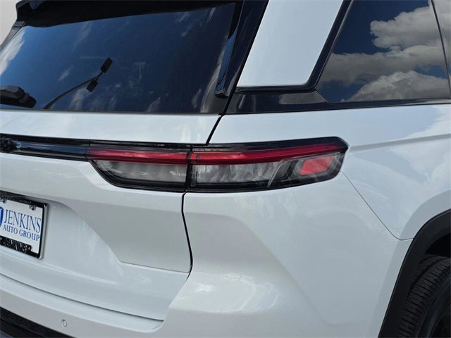 Used 2024 Jeep Grand Cherokee Altitude image 14