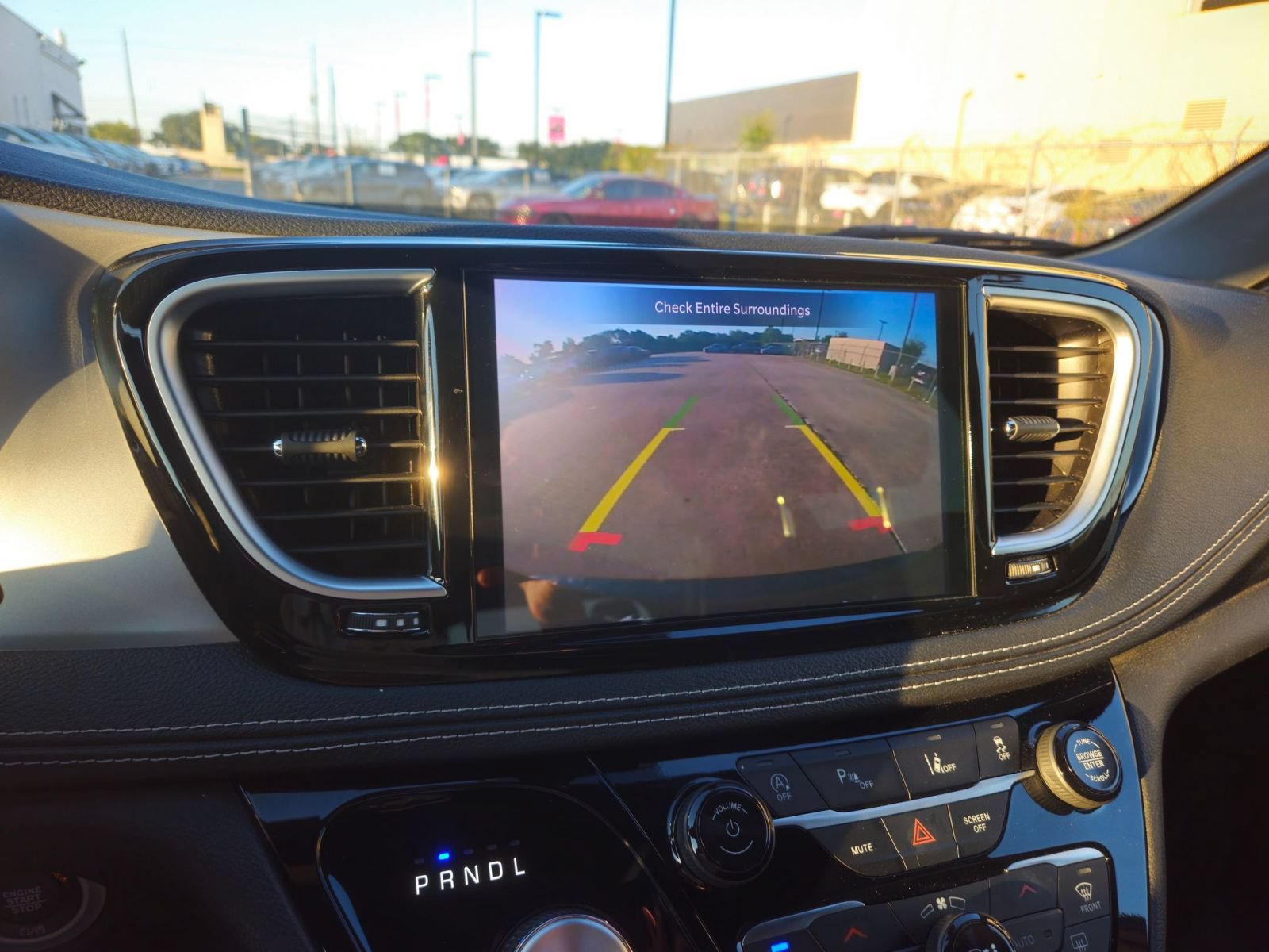 Used 2025 Chrysler Pacifica Limited FWD image 24