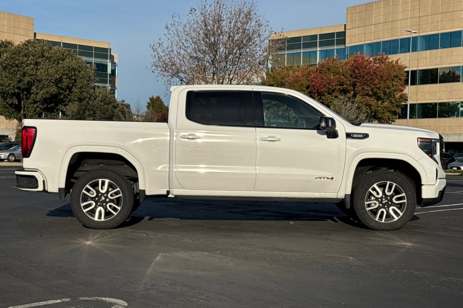Used 2022 GMC Sierra 1500 AT4 w/ AT4 Premium Package image 3