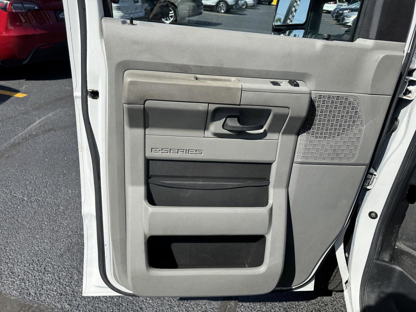 Used 2022 Ford E-350 and Econoline 350 Super Duty RWD image 17