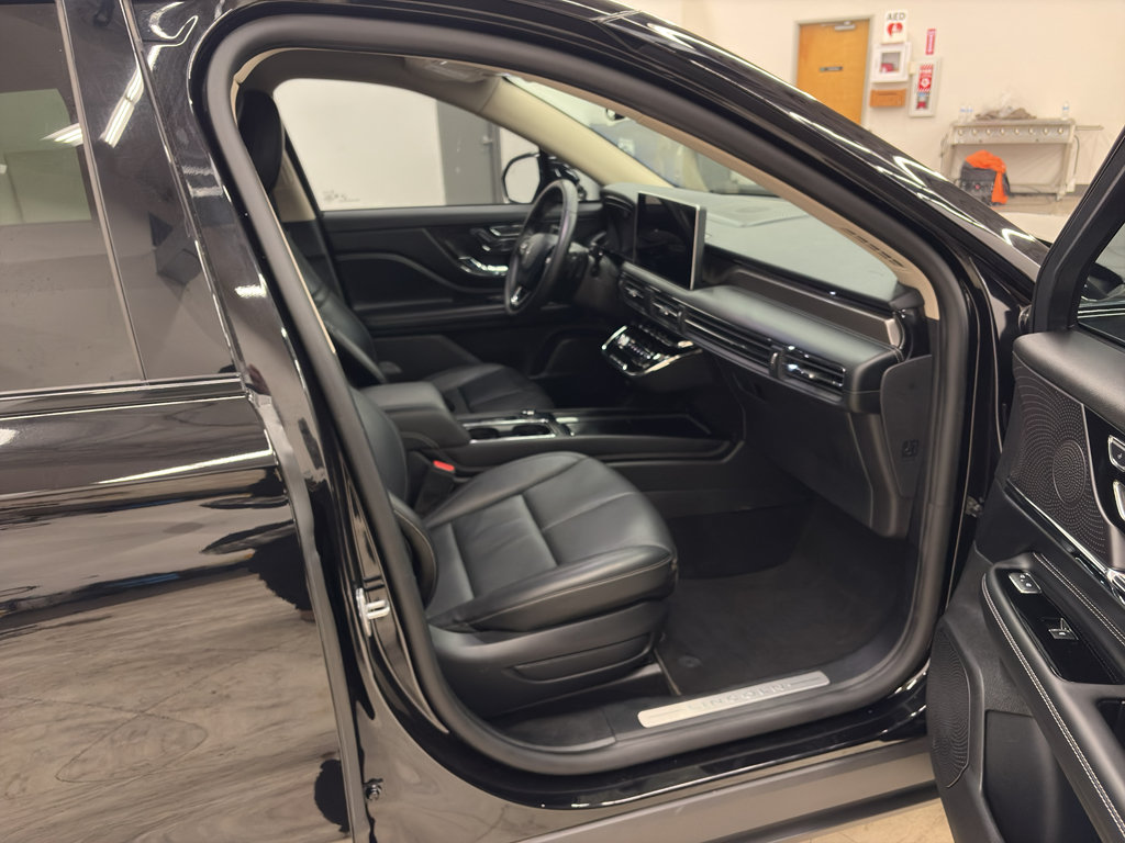 Used 2025 Lincoln Corsair Grand Touring w/ Jet Appearance Package AWD/4WD image 19