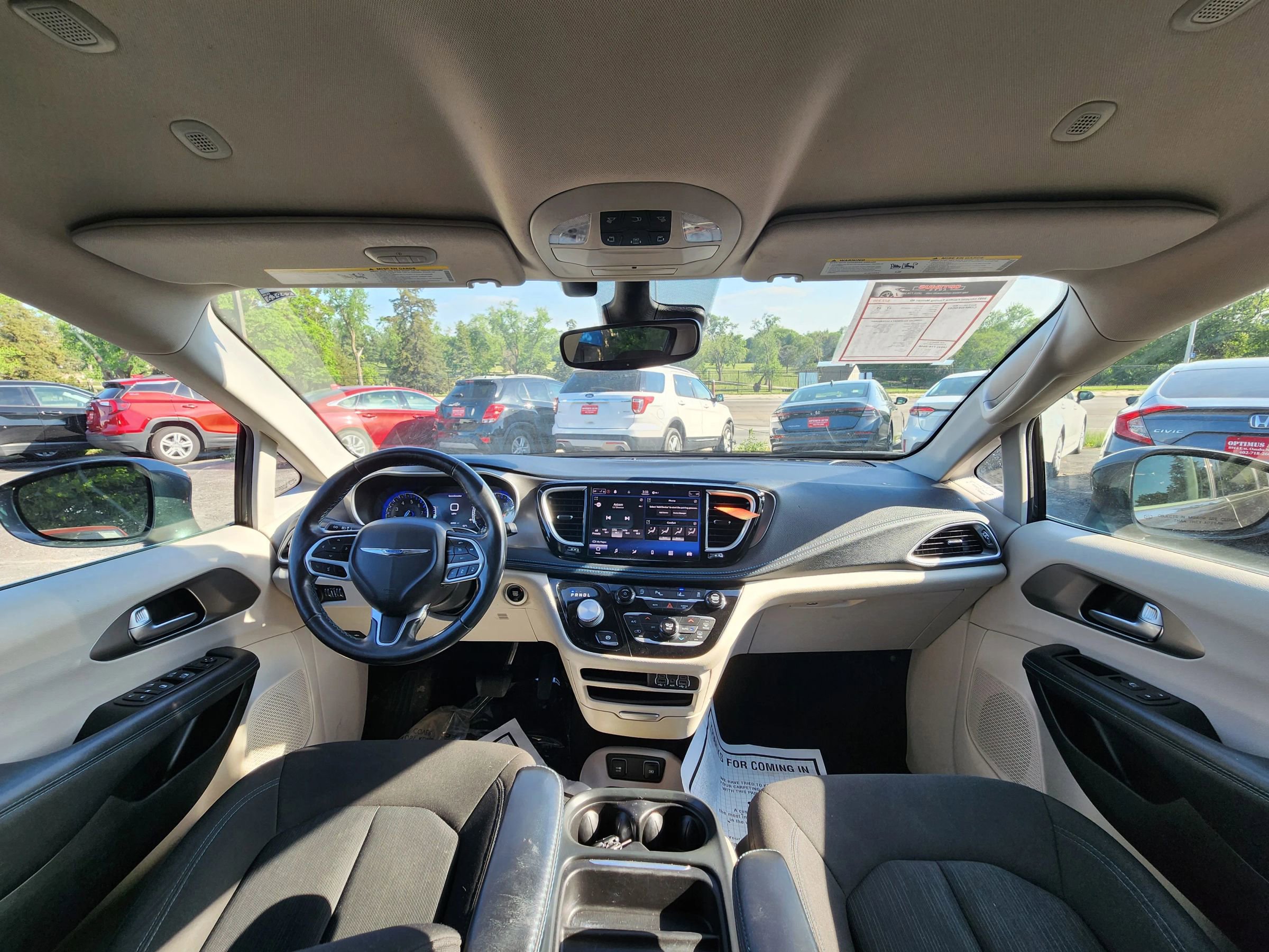 Used 2021 Chrysler Pacifica Touring w/ Cold Weather Group image 9