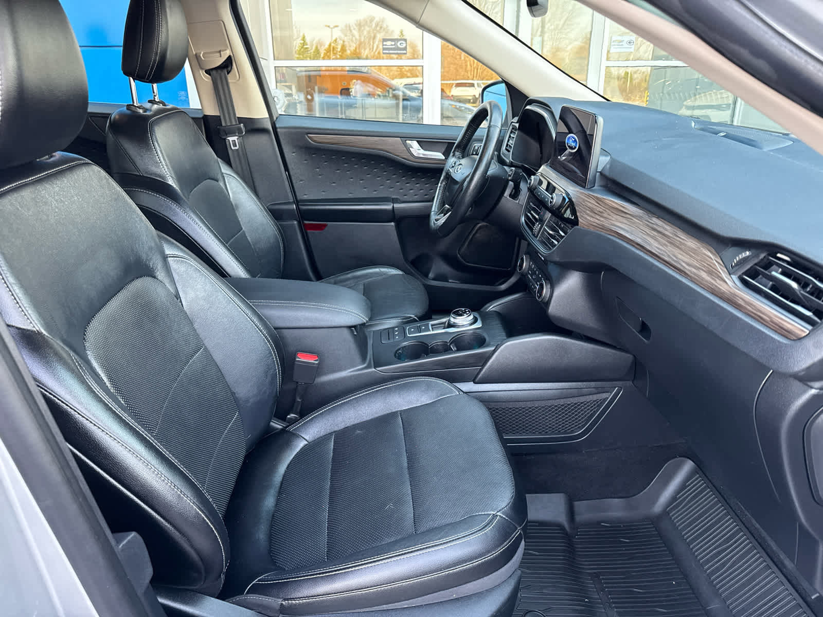 Used 2020 Ford Escape Titanium image 4