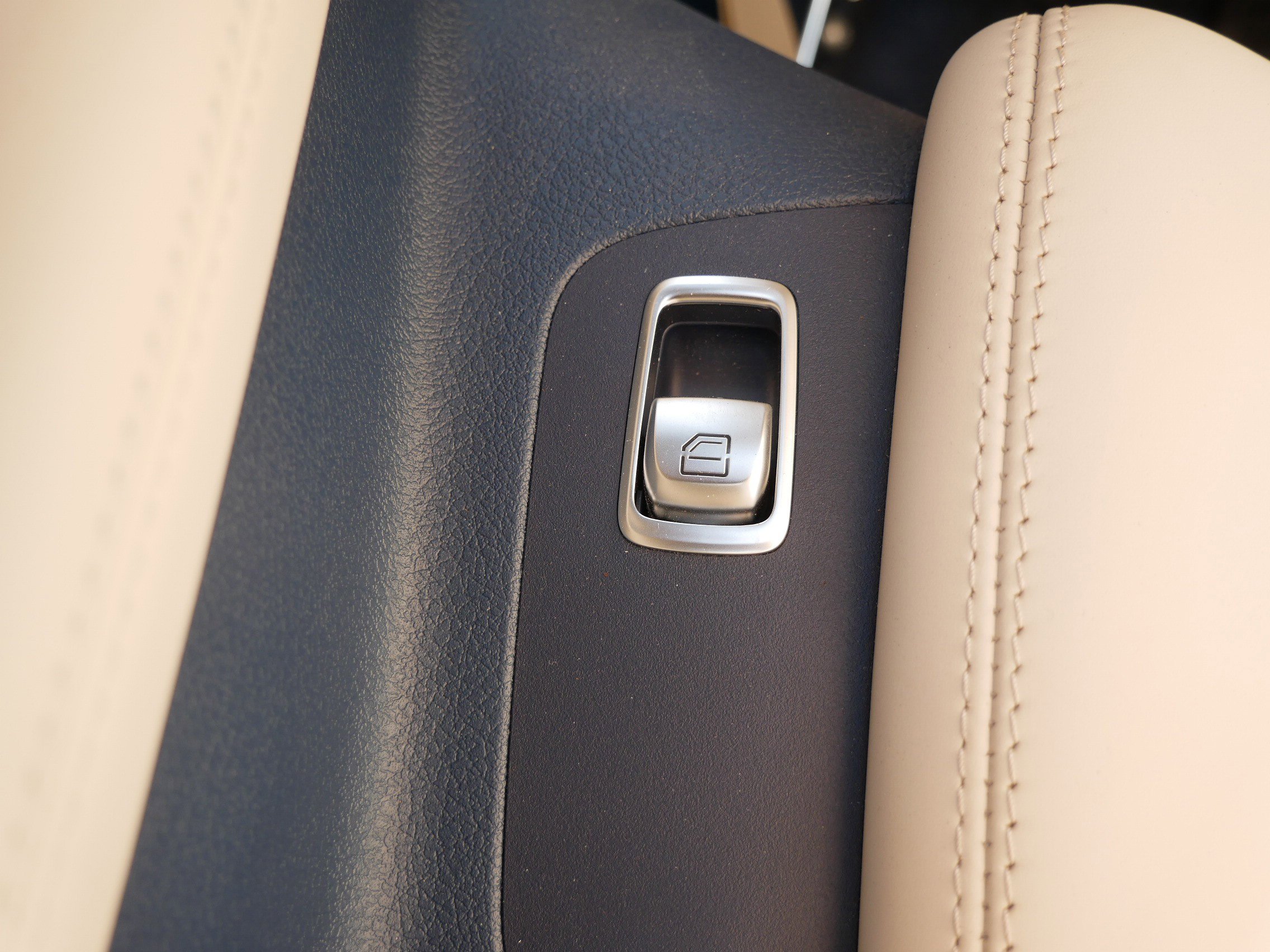 Used 2022 Mercedes-Benz E 450 4MATIC Cabriolet image 12