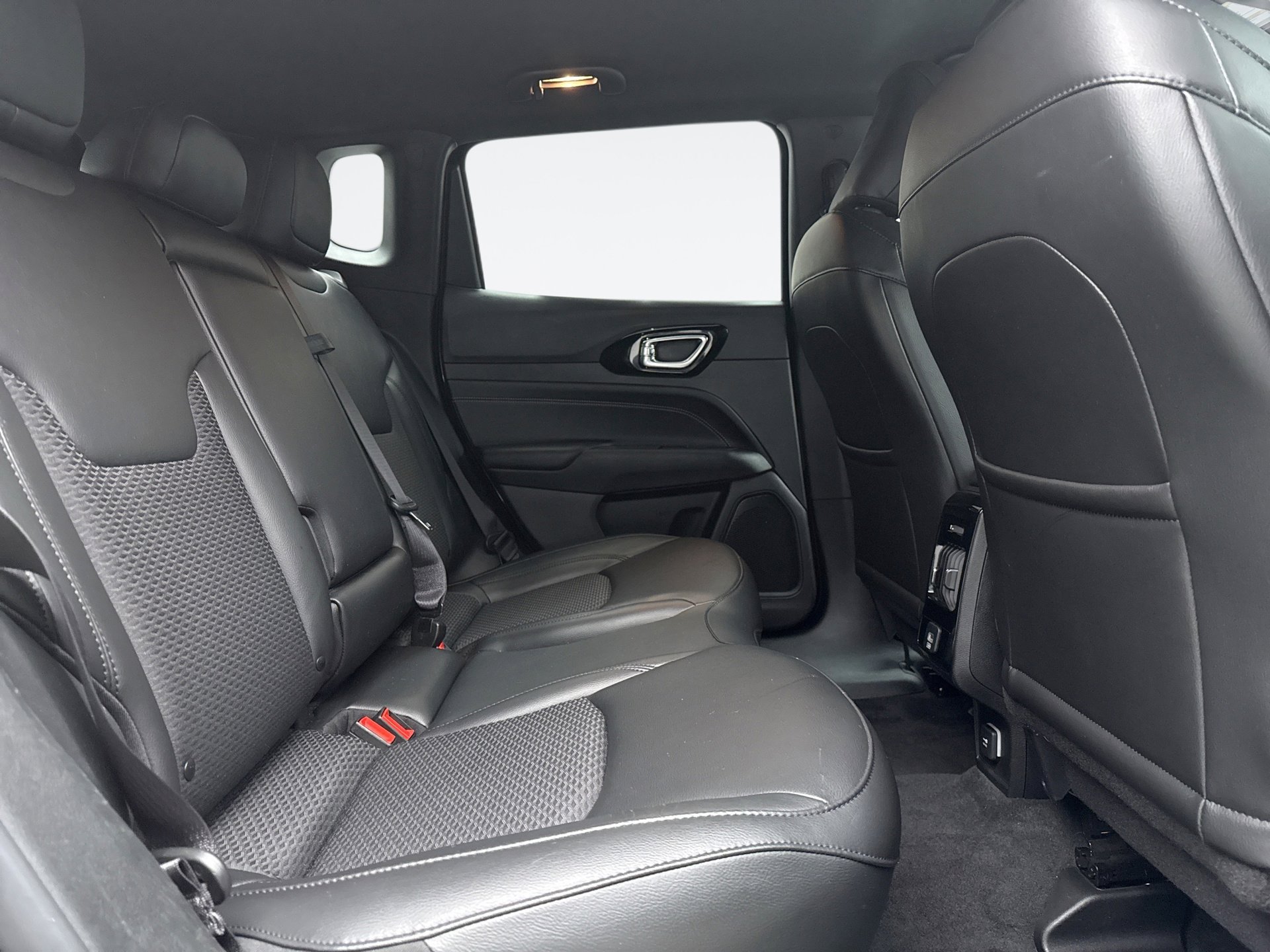 Used 2022 Jeep Compass Latitude image 17