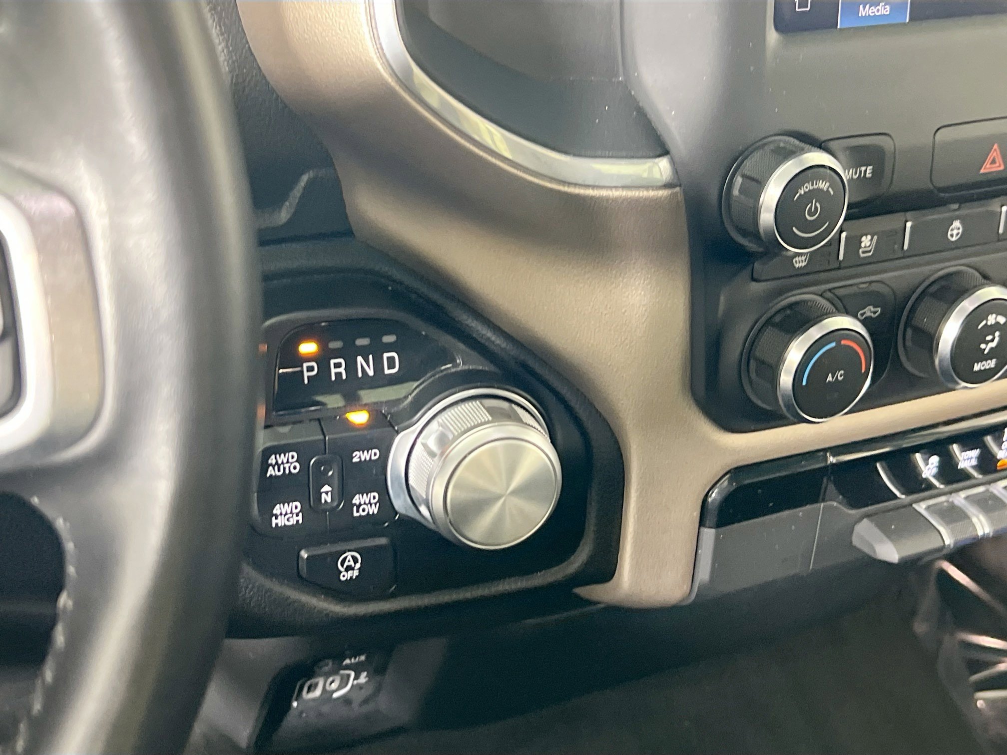 Used 2022 RAM 1500 Laramie AWD/4WD image 16