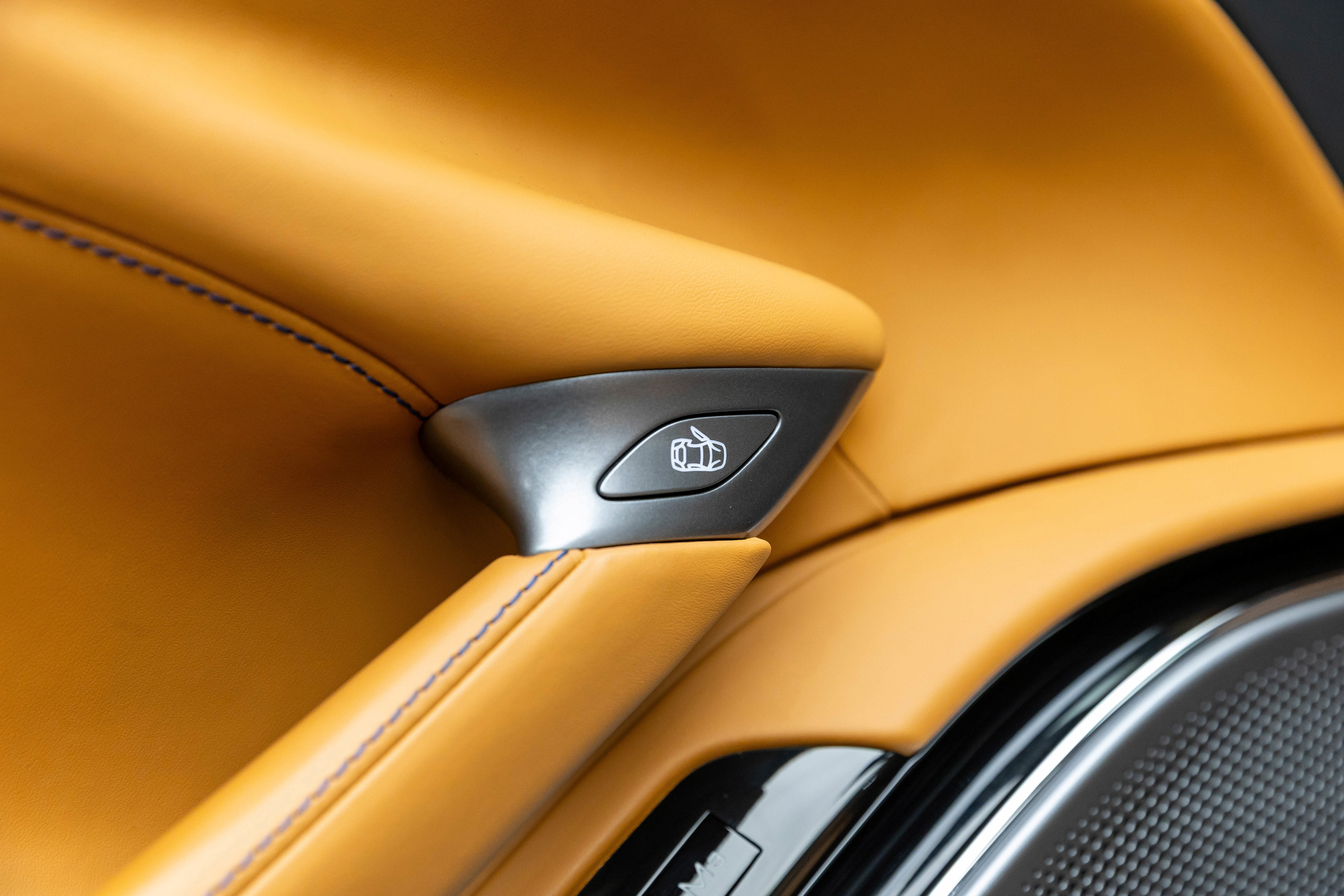 Certified 2025 Ferrari Roma Spider RWD image 13