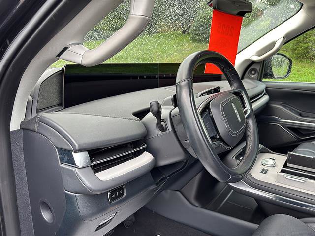 Used 2025 Lincoln Navigator Reserve AWD/4WD image 13