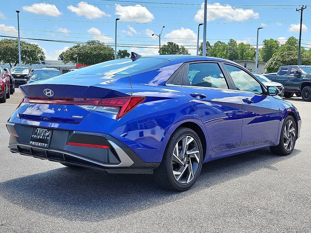 Used 2025 Hyundai Elantra Limited FWD image 4