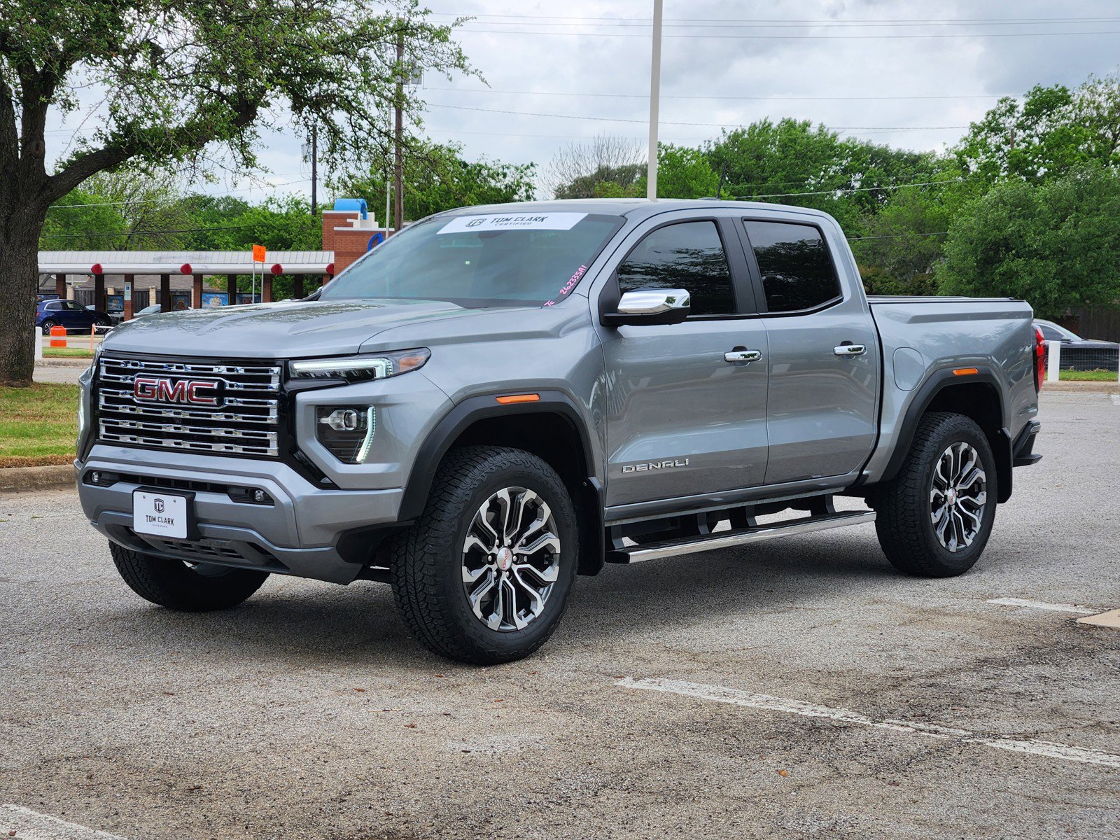 Used 2024 GMC Canyon Denali image 2