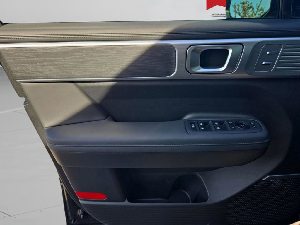 Used 2025 Hyundai Santa Fe Limited image 12