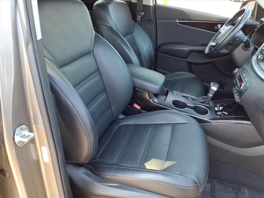 Used 2019 Kia Sorento EX image 18