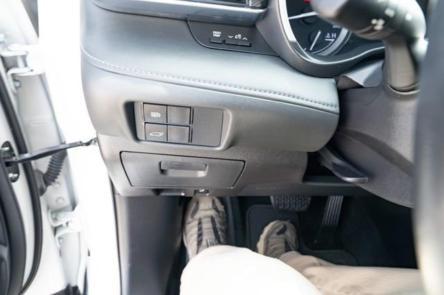 Used 2021 Toyota Highlander XSE FWD image 26