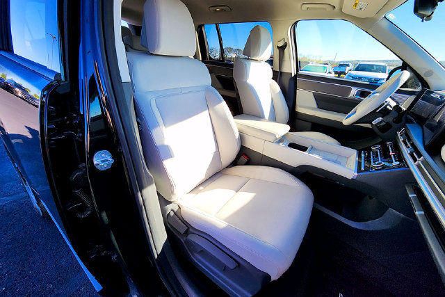 Used 2024 Hyundai Santa Fe SE AWD/4WD image 31