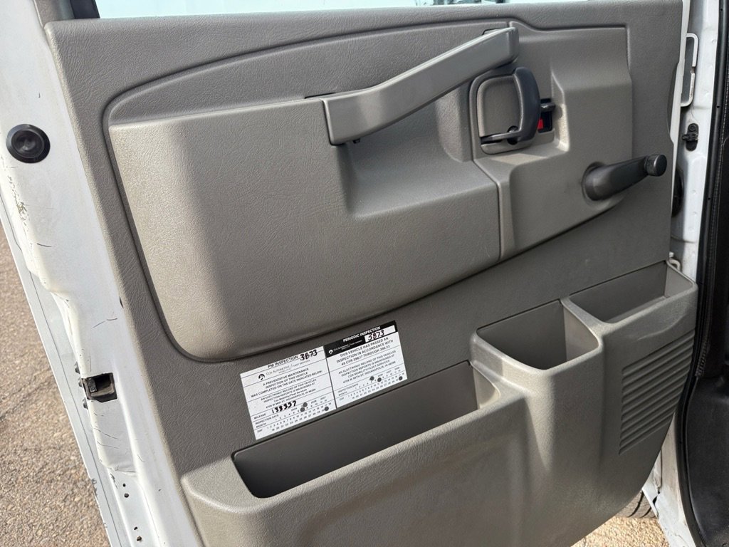Used 2016 Chevrolet Express 3500 RWD image 20