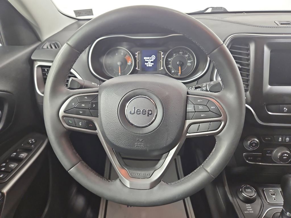 Used 2021 Jeep Cherokee Latitude Lux w/ Mopar Interior Package AWD/4WD image 15