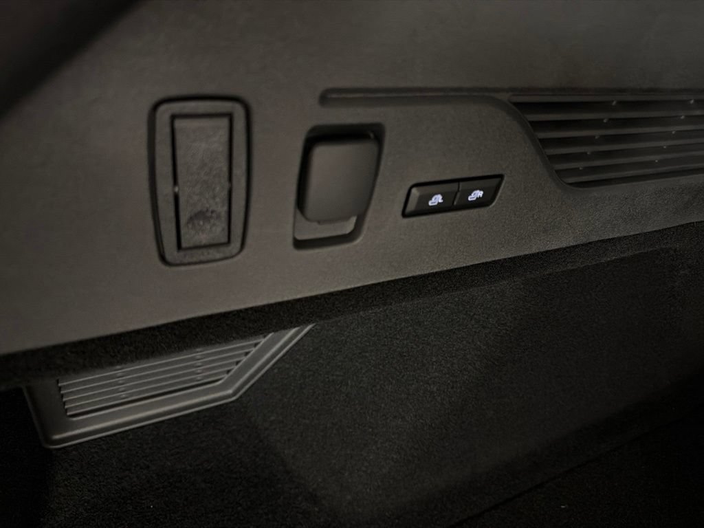 Used 2026 Lincoln Nautilus Premier AWD/4WD image 35