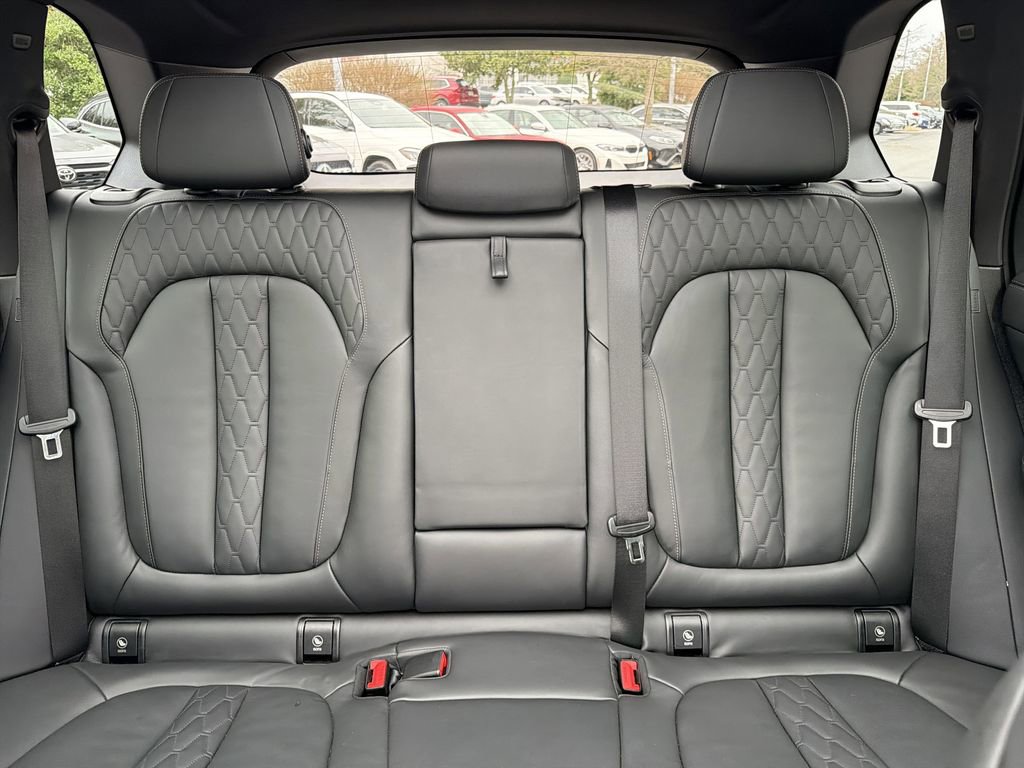Used 2025 BMW X5 xDrive50e image 30