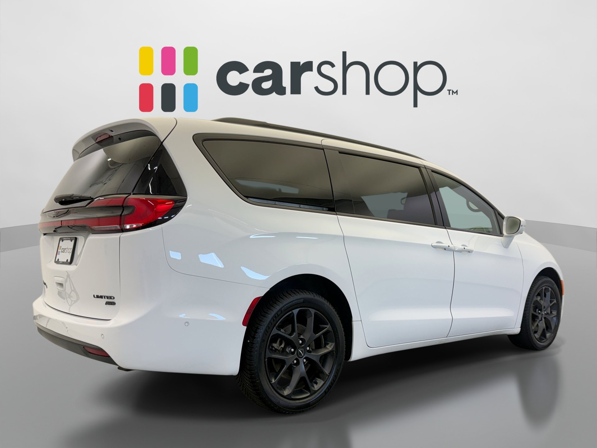 Used 2022 Chrysler Pacifica Limited w/ Uconnect Theater Family Group AWD/4WD image 5