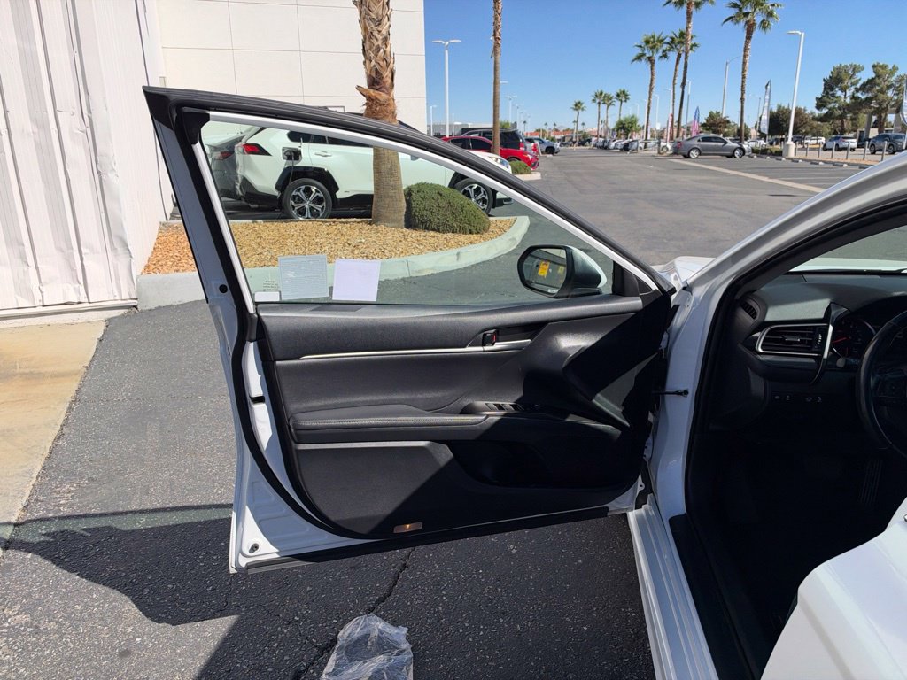 Used 2023 Toyota Camry XSE FWD image 13