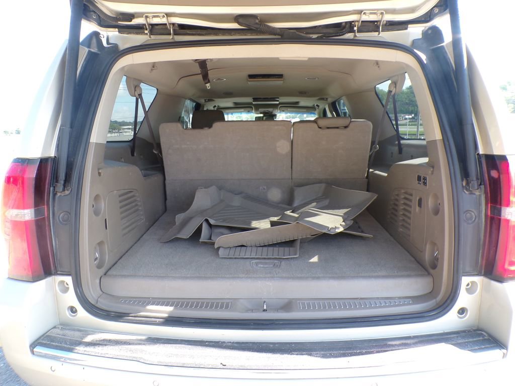 Used 2017 Chevrolet Suburban Premier AWD/4WD image 19