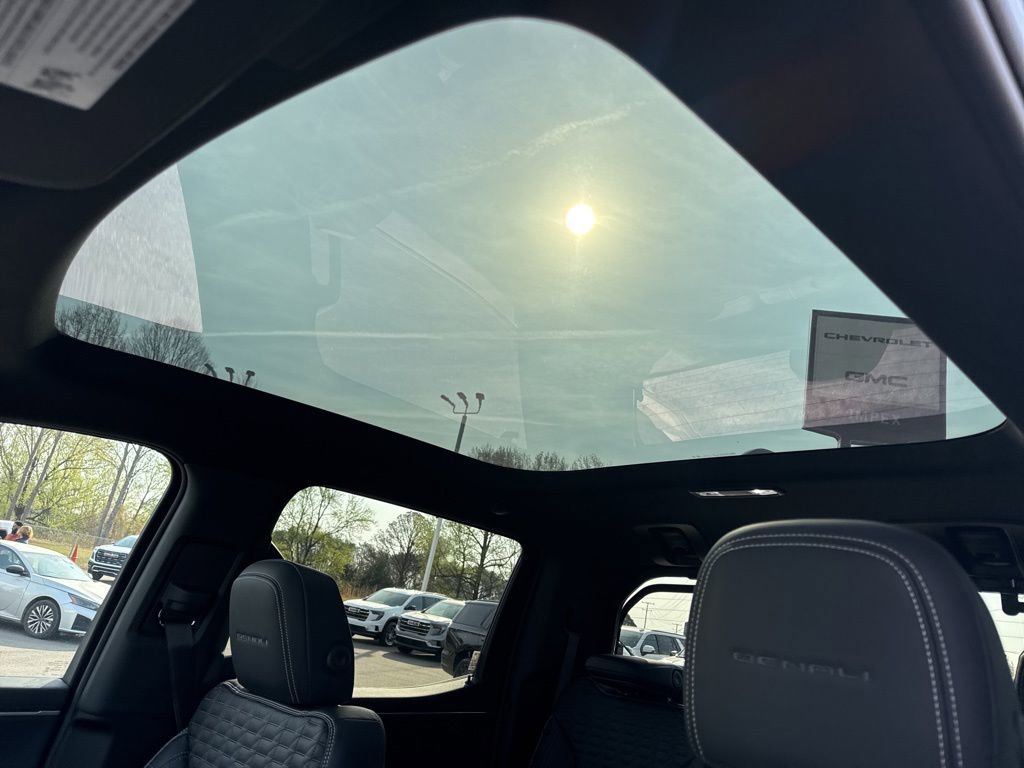 Used 2024 GMC Sierra EV Denali image 12