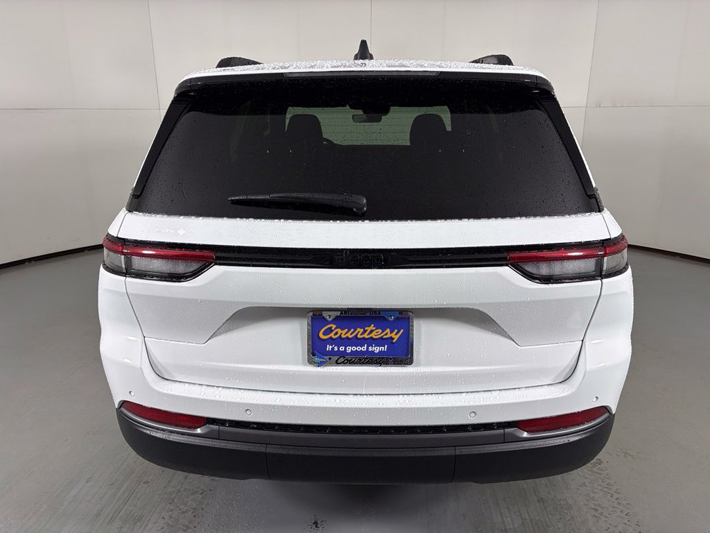 New 2027 Jeep Grand Cherokee Altitude RWD image 7