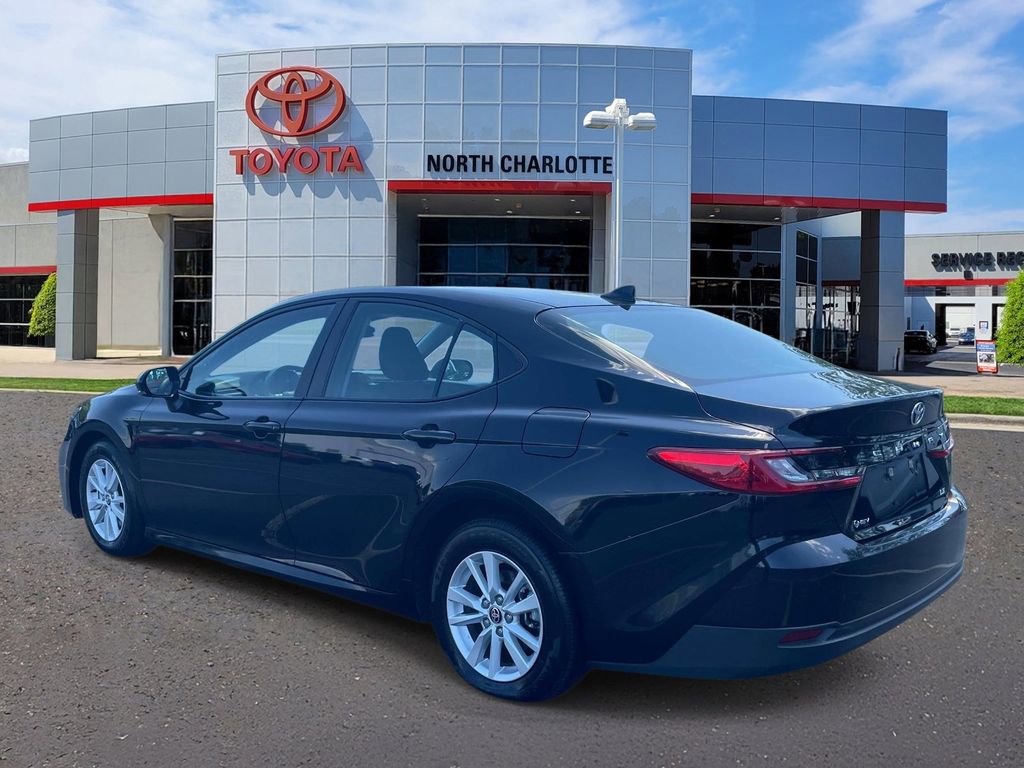 Used 2025 Toyota Camry LE FWD image 5