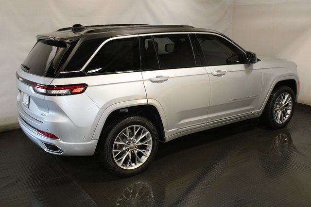 Used 2024 Jeep Grand Cherokee Summit image 5