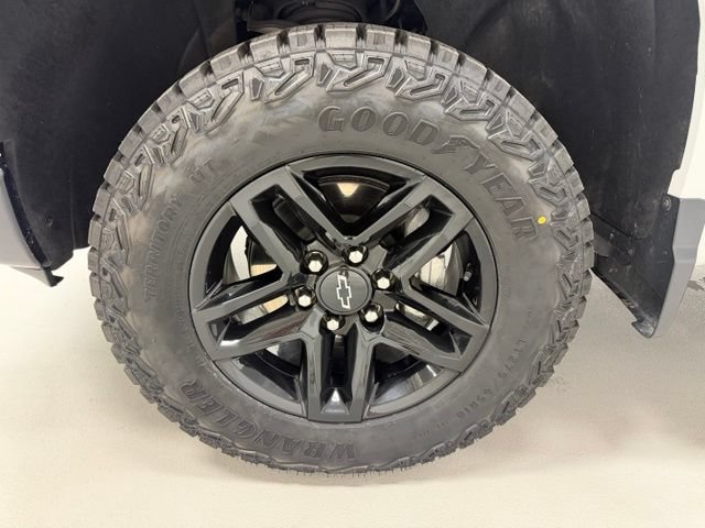 Certified 2025 Chevrolet Silverado 1500 Custom Trail Boss w/ Dark Appearance Package AWD/4WD image 17