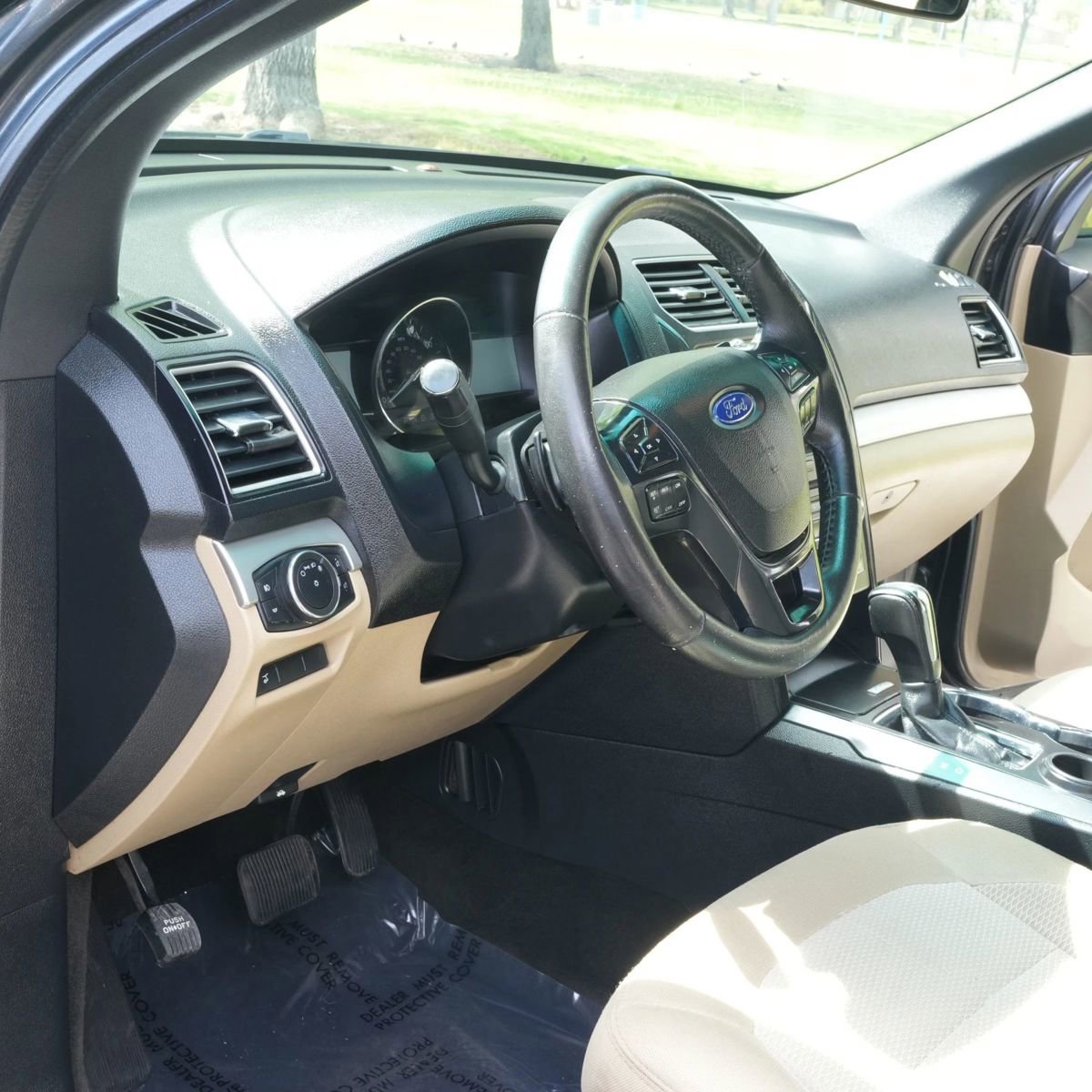 Used 2016 Ford Explorer XLT w/ Equipment Group 201A FWD image 2