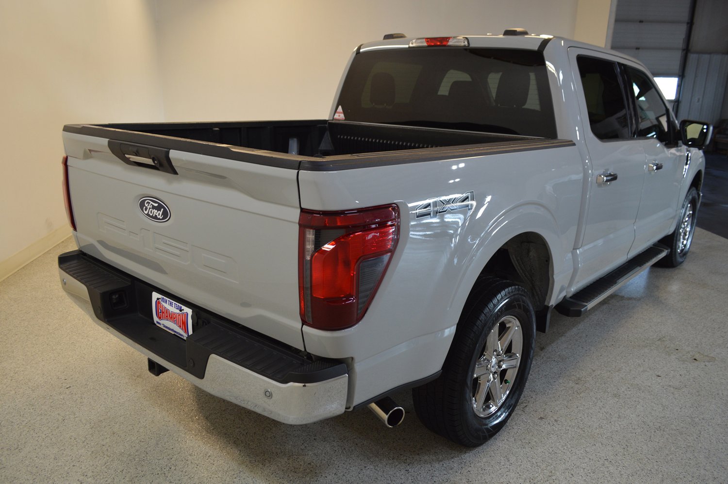 Used 2024 Ford F150 XLT image 3