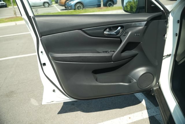 Used 2019 Nissan Rogue SL w/ Premium Package AWD/4WD image 14