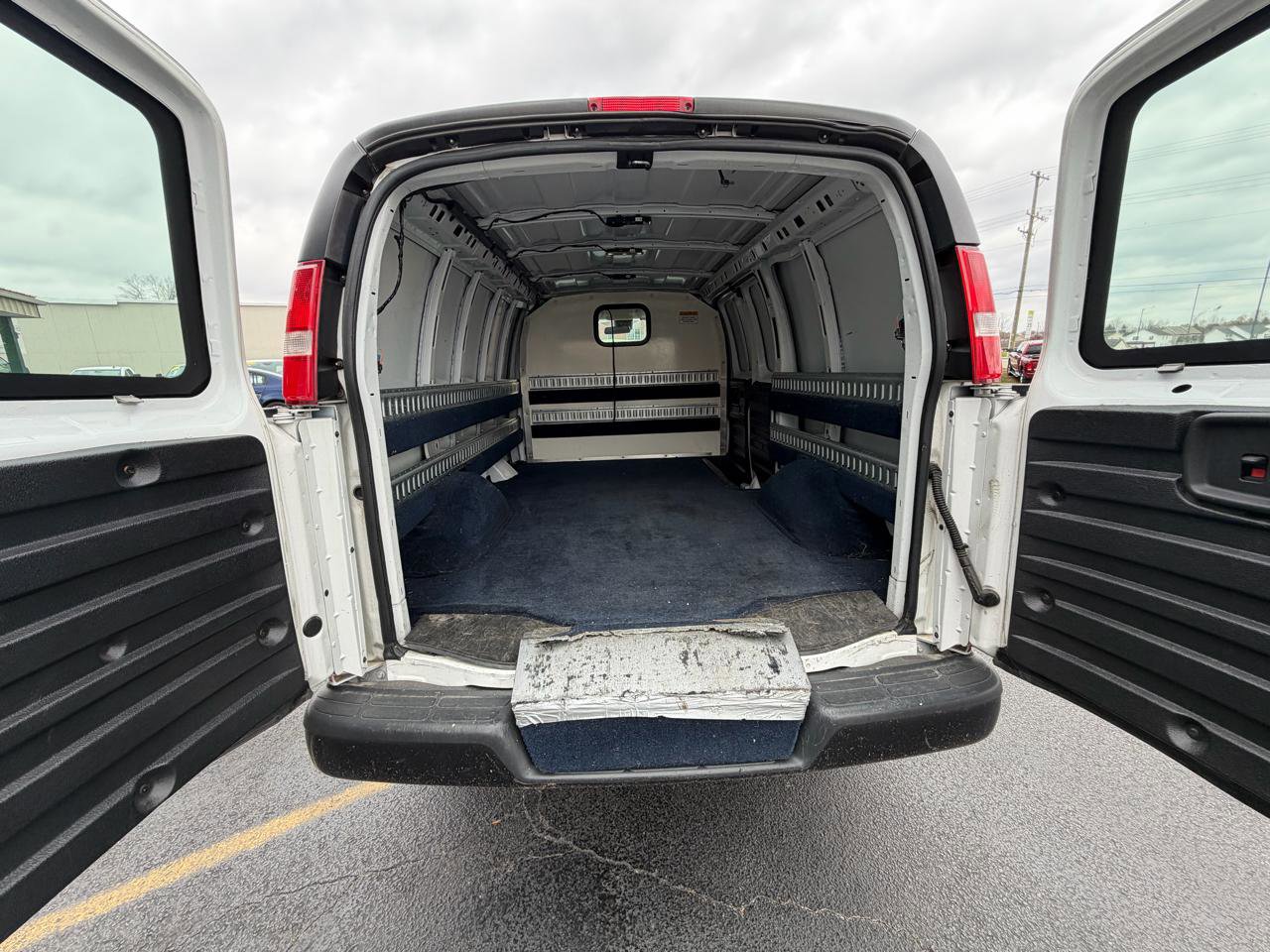 Used 2019 Chevrolet Express 2500 RWD image 11
