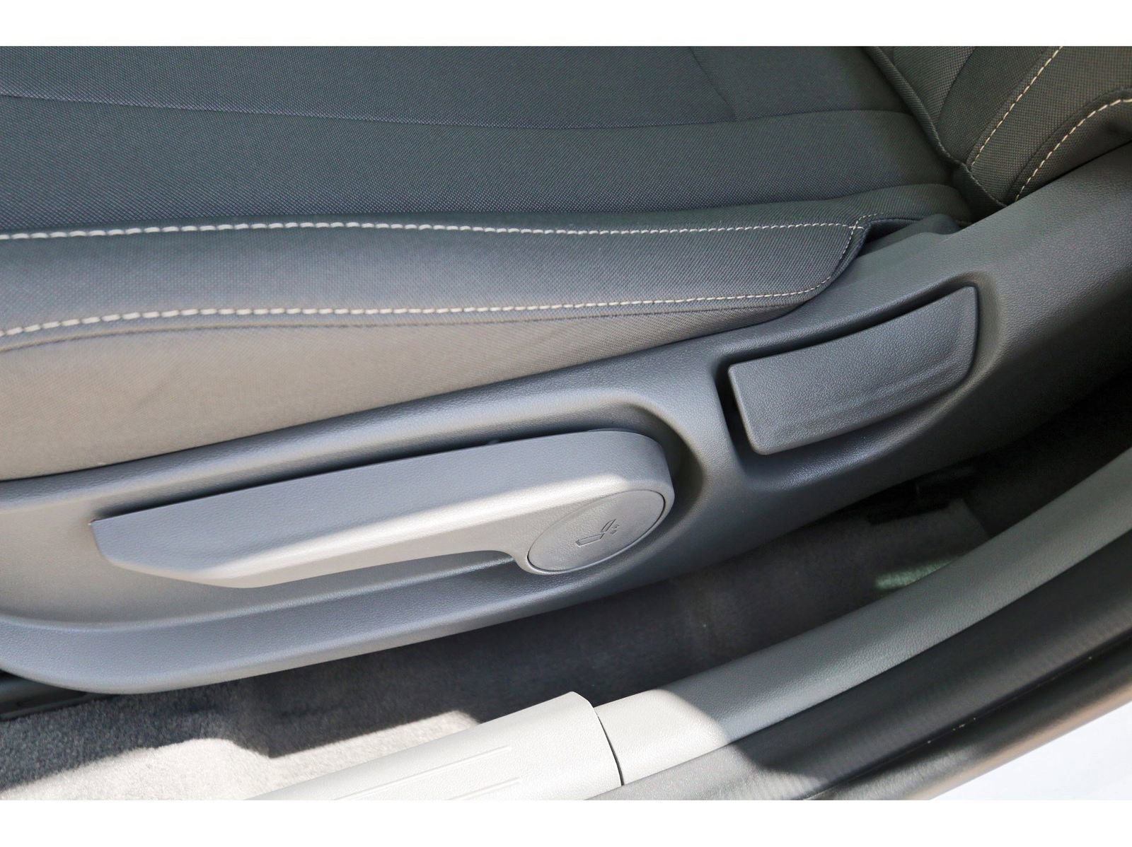 Certified 2025 Hyundai Elantra SEL FWD image 29