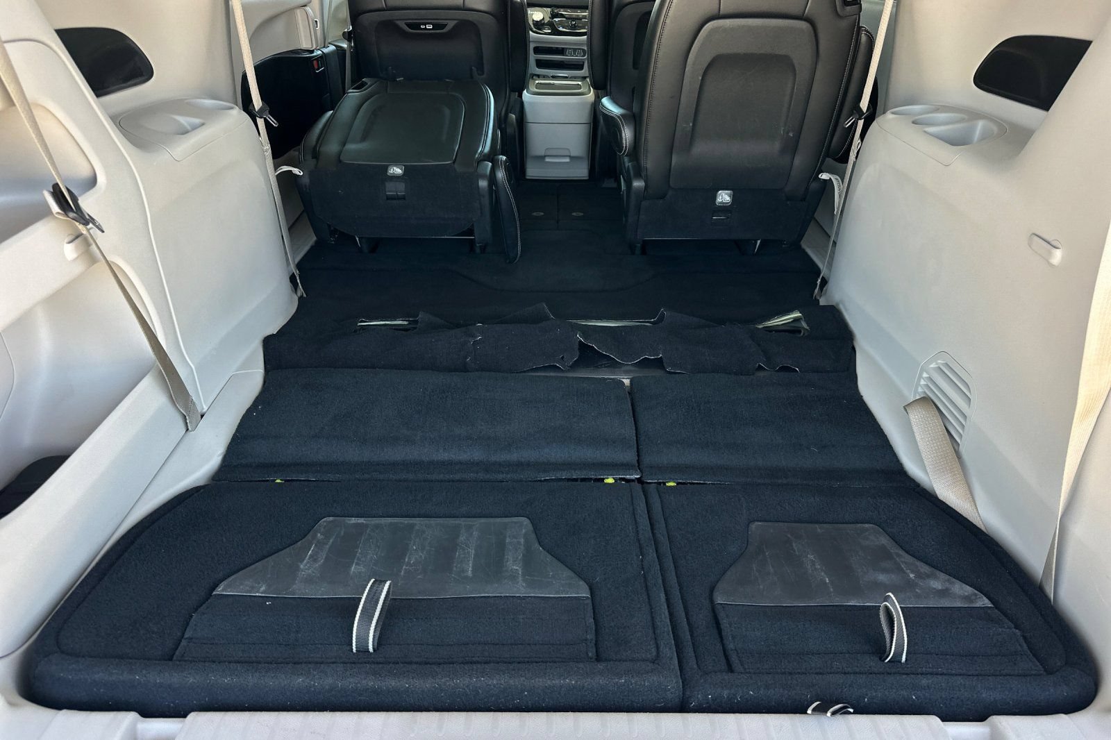 Used 2024 Chrysler Pacifica Touring-L FWD image 15