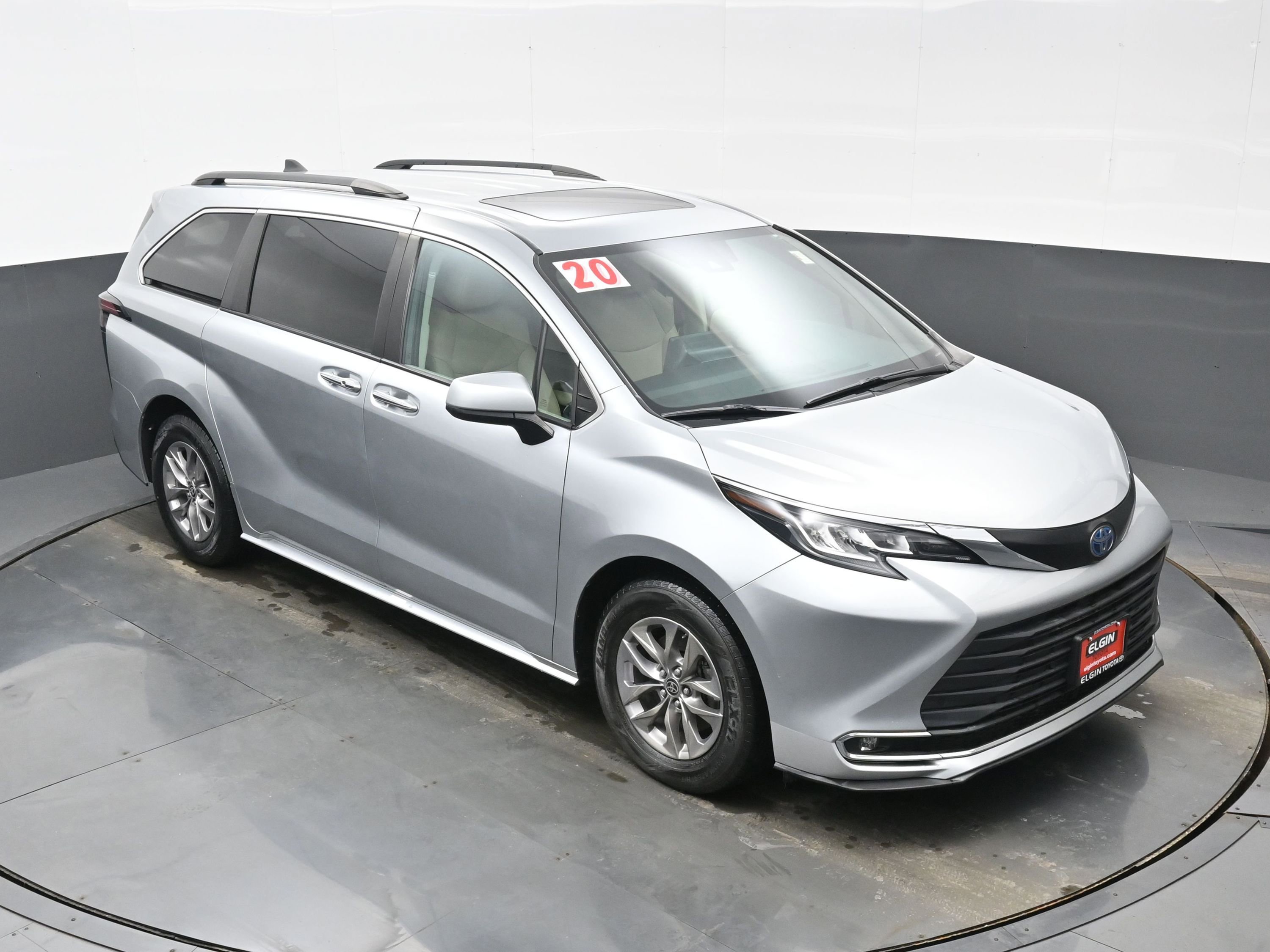 Used 2022 Toyota Sienna XLE image 35