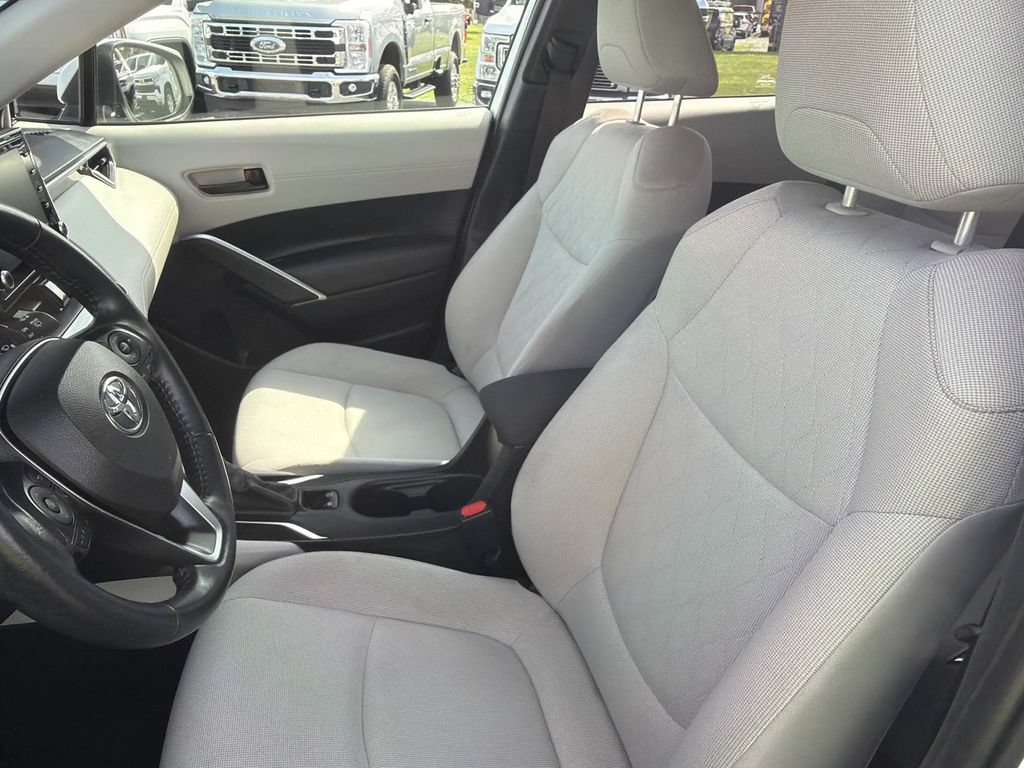 Used 2022 Toyota Corolla Cross LE AWD/4WD image 22