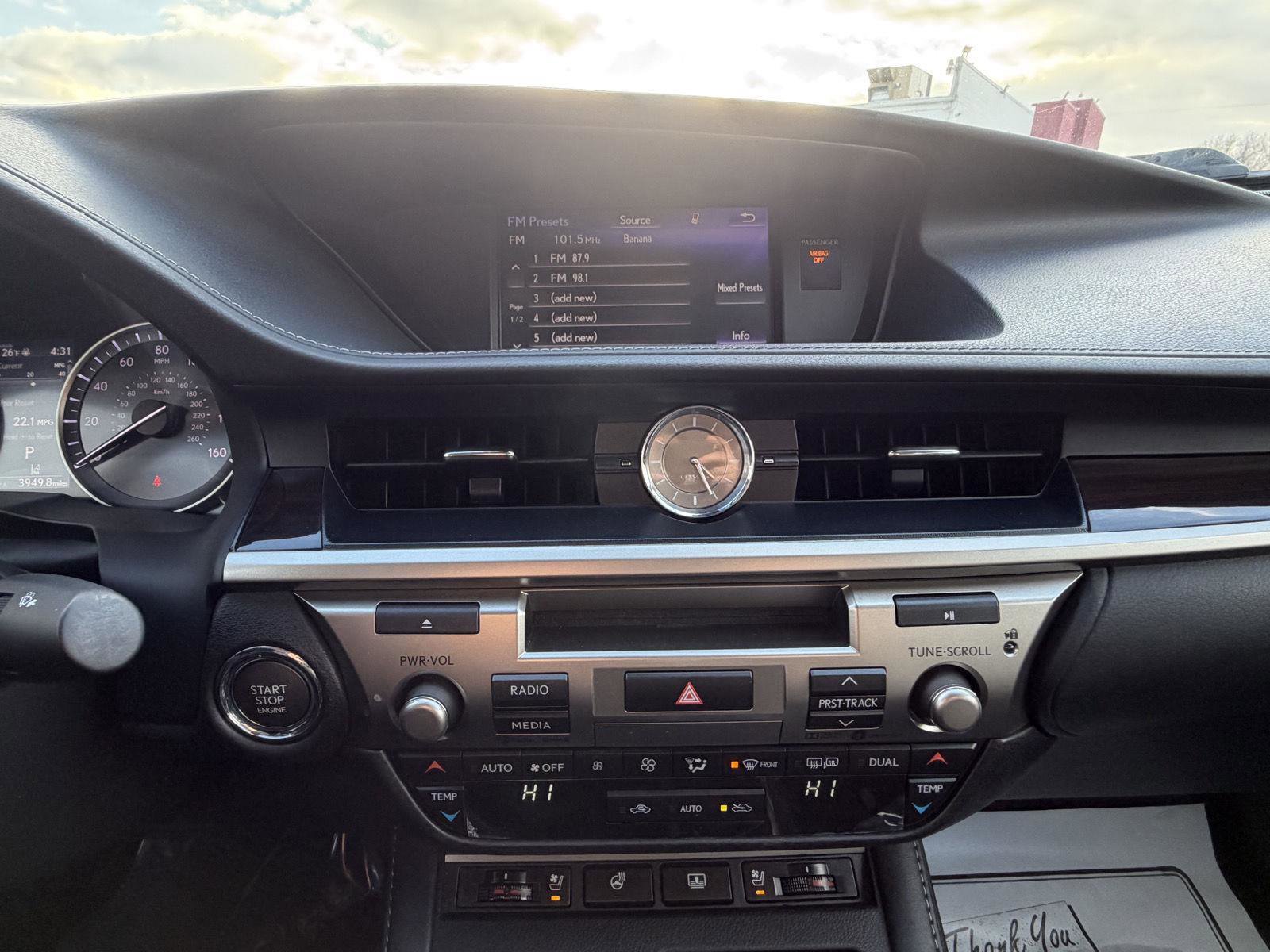Used 2018 Lexus ES 350 w/ Luxury Package w/Wood Trim image 18