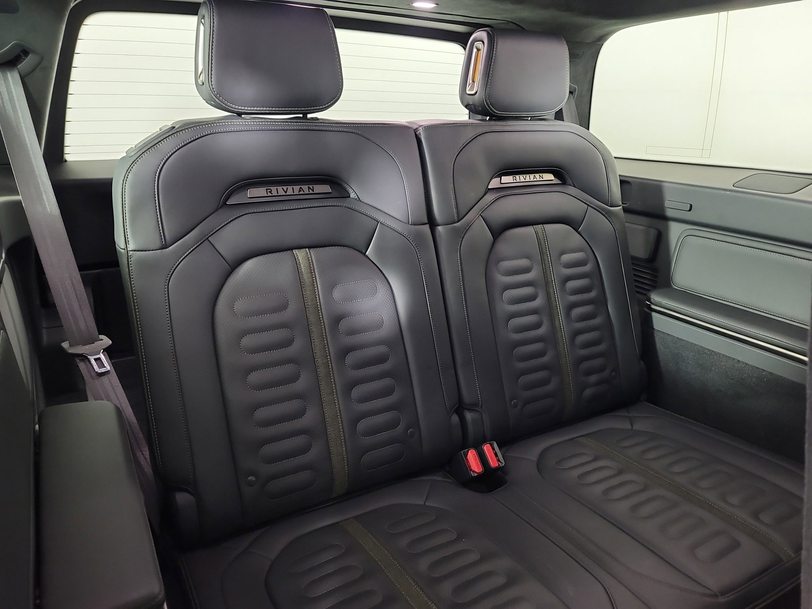 Used 2022 Rivian R1S Launch Edition image 25