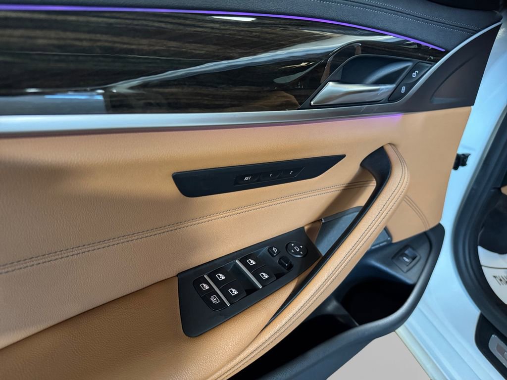 Used 2022 BMW 530i xDrive w/ Premium Package image 14