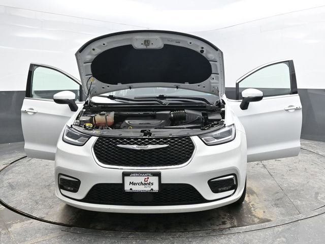 Used 2023 Chrysler Pacifica Touring-L image 33
