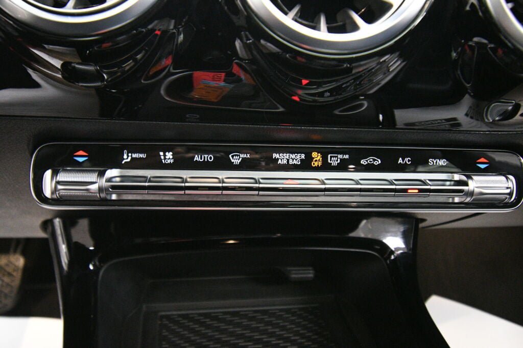 Used 2025 Mercedes-Benz CLA 250 4MATIC image 16