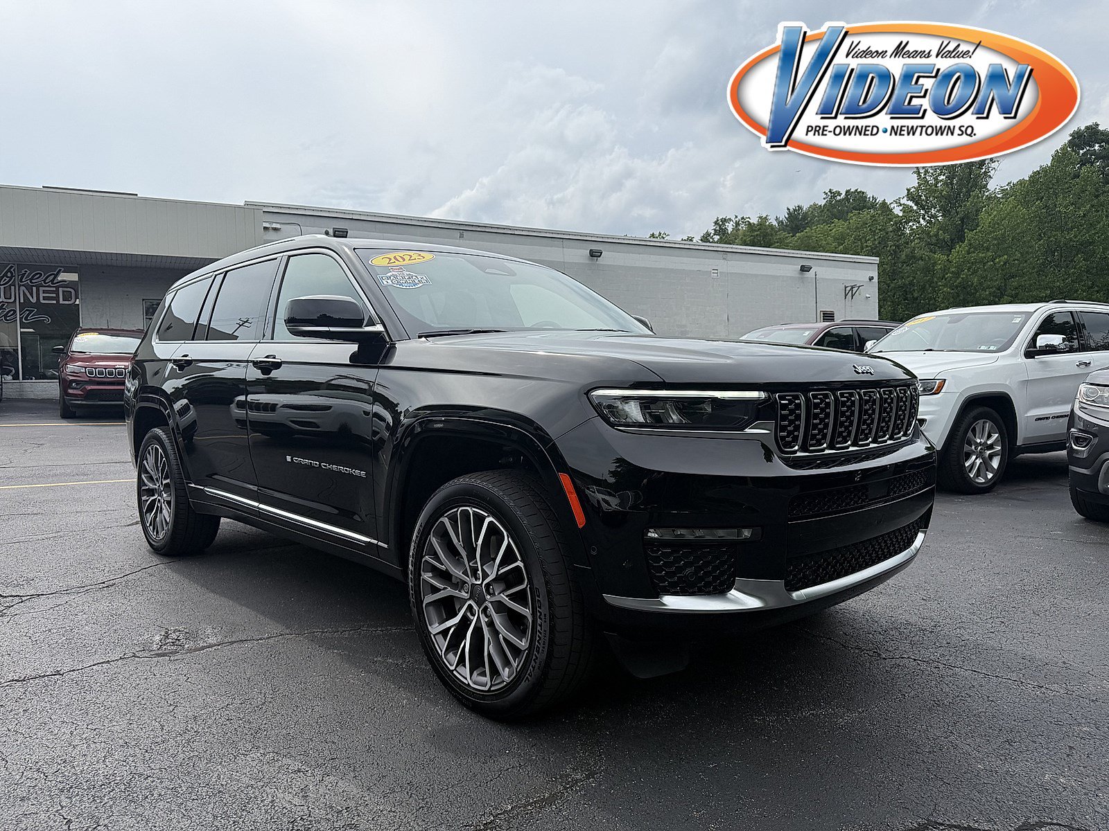Used 2023 Jeep Grand Cherokee L Summit AWD/4WD image 1