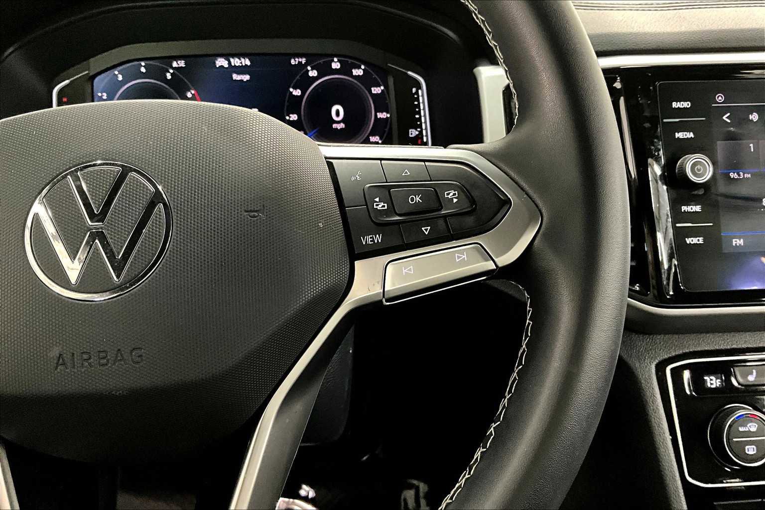 Used 2022 Volkswagen Atlas Cross Sport SE image 22