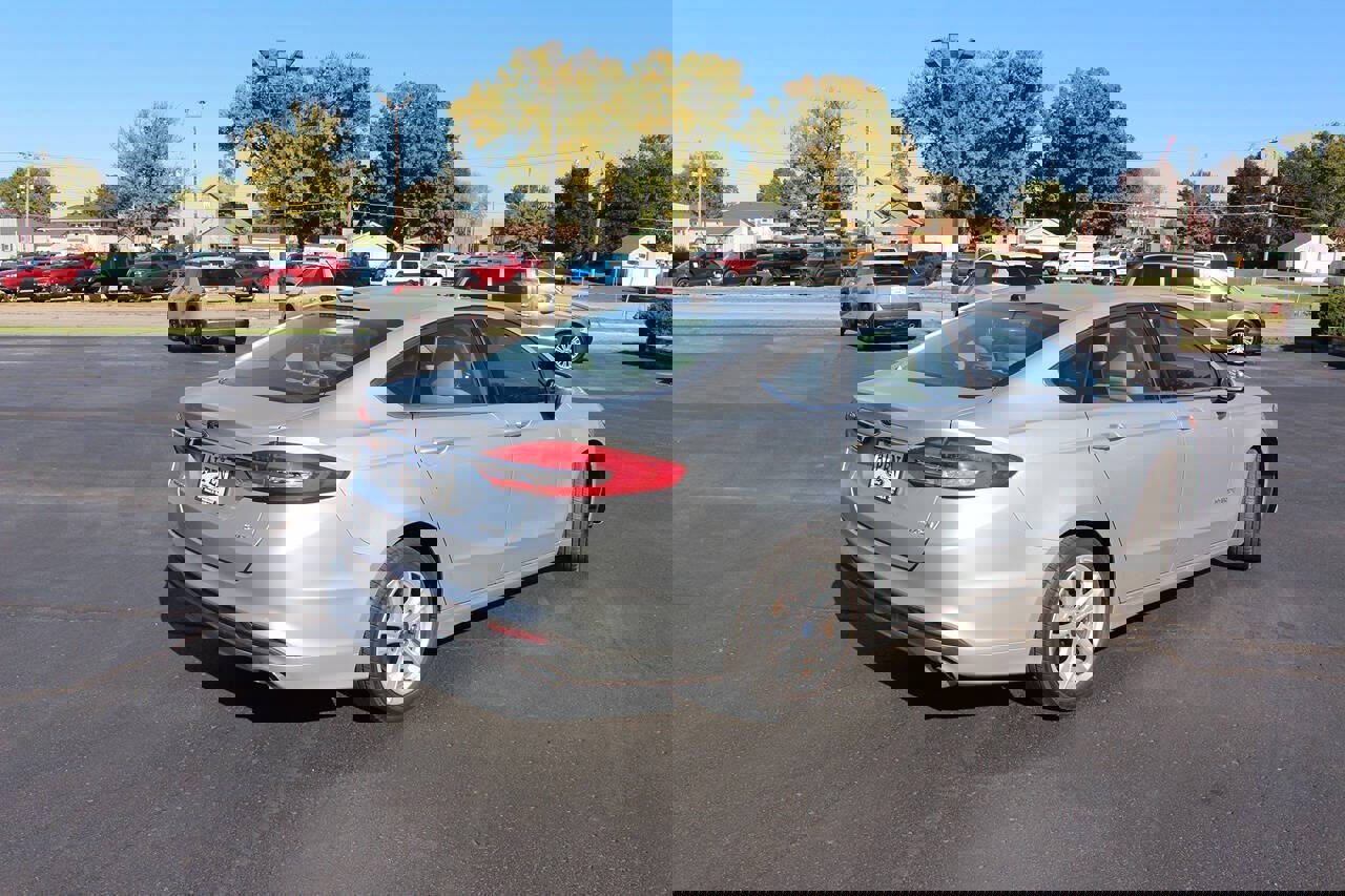 Used 2018 Ford Fusion S image 4