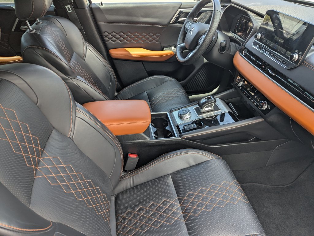 Used 2023 Mitsubishi Outlander SEL FWD image 9